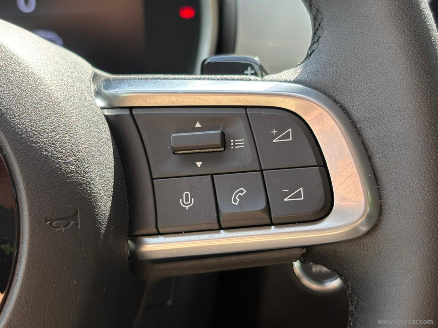 600 Hybrid 145 CV DCT MHEV Icon - immagine 17