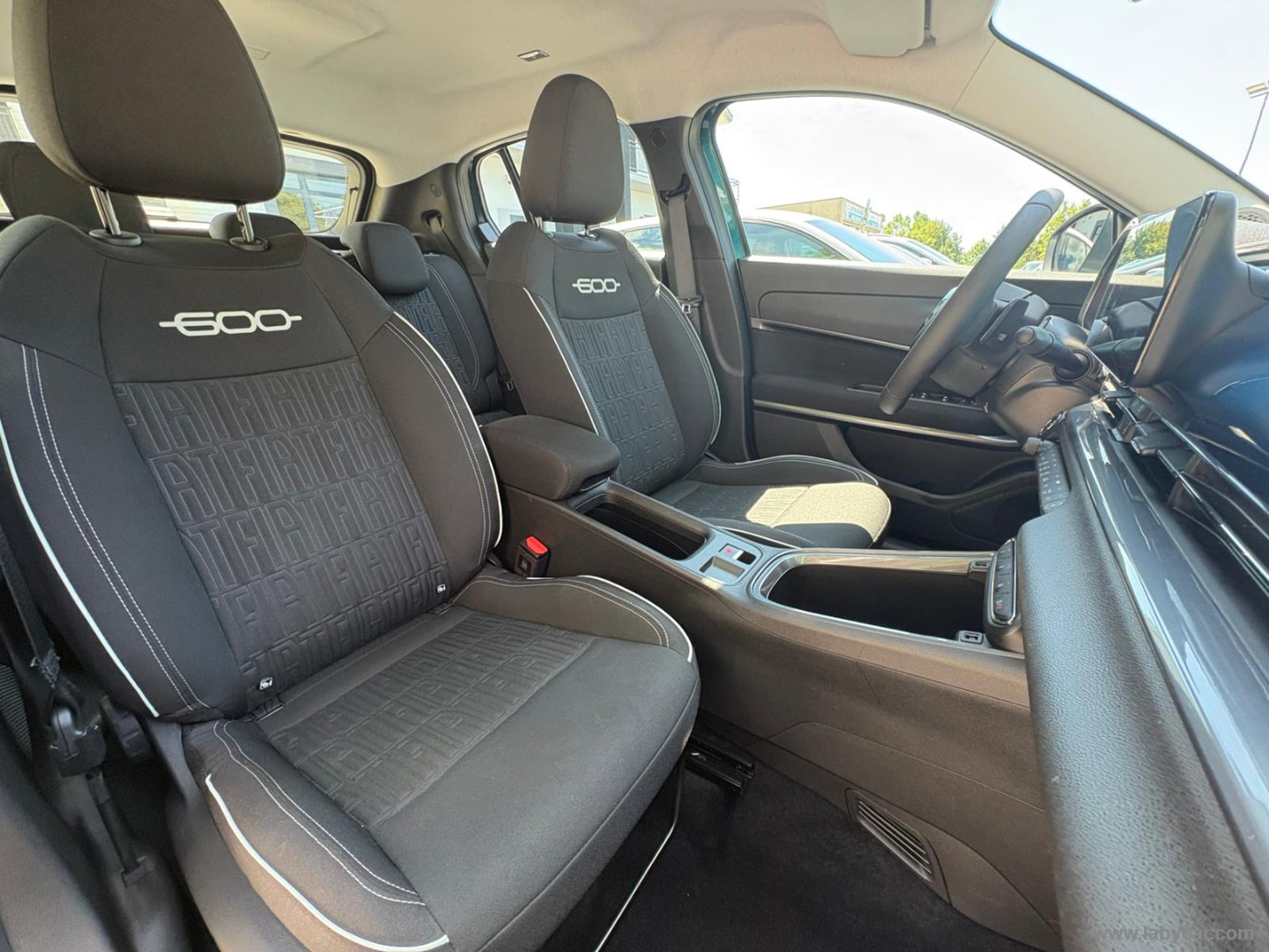 Fiat 600 Hybrid 145 CV DCT MHEV Icon - Immagine 17