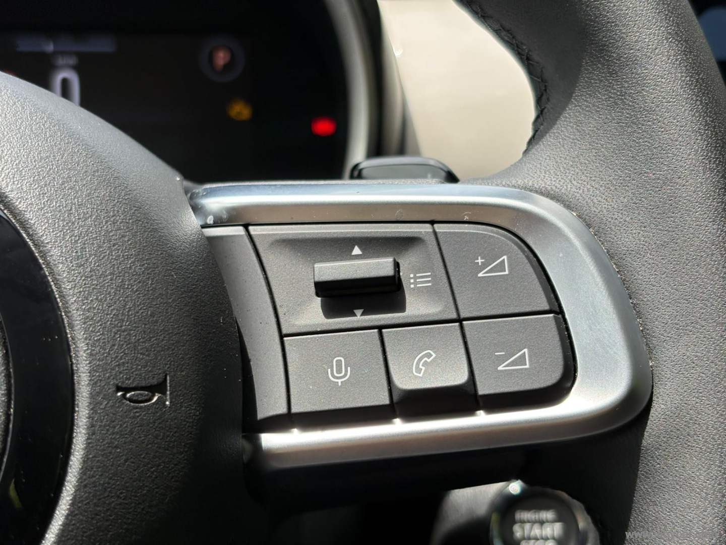 600 Hybrid 145 CV DCT MHEV Icon - immagine 17
