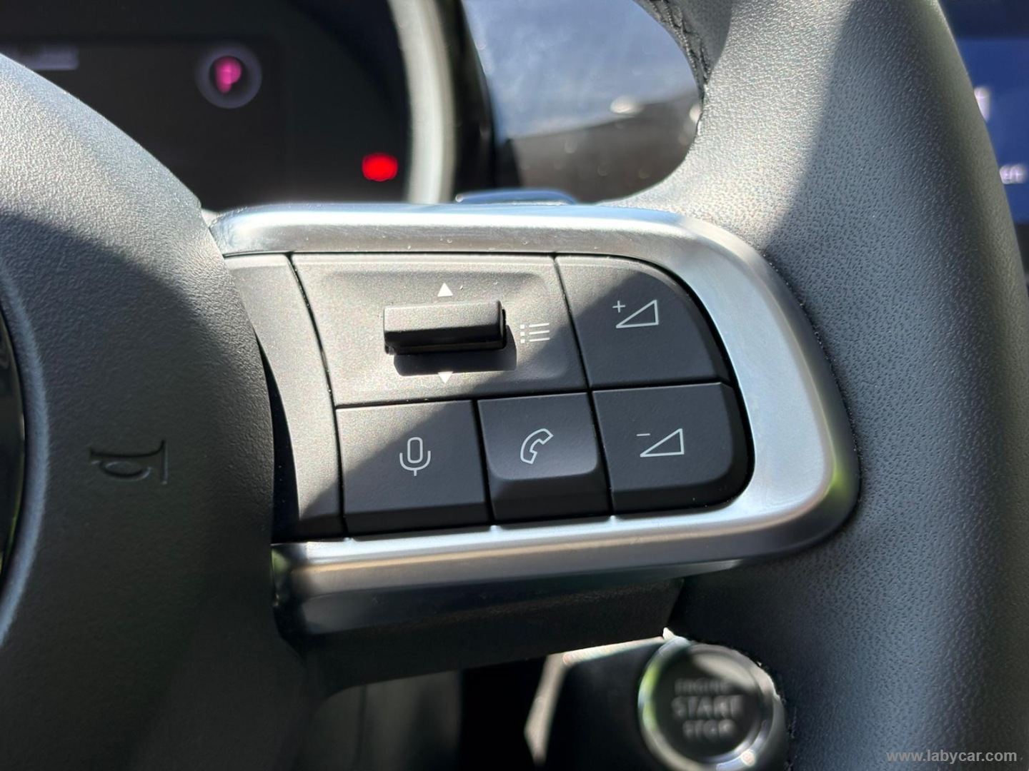 600 Hybrid 145 CV DCT MHEV Icon - immagine 17