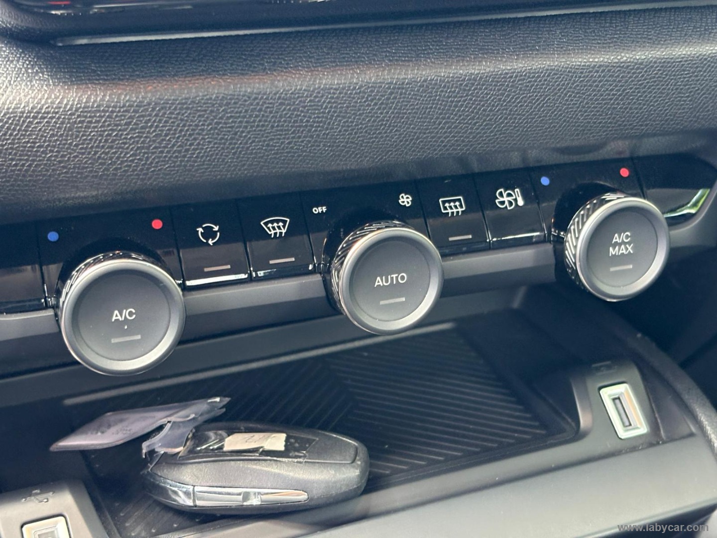 Citroën C4 Hybrid 136 e-DCS6 Plus - Immagine 17
