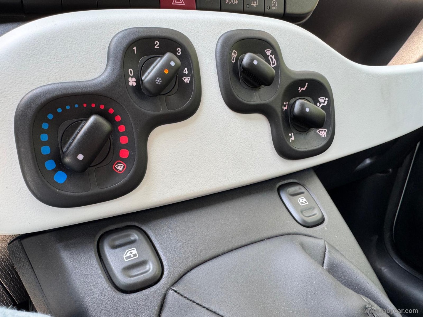 Fiat Panda 1.0 FireFly S&S Hybrid Pandina - Immagine 17