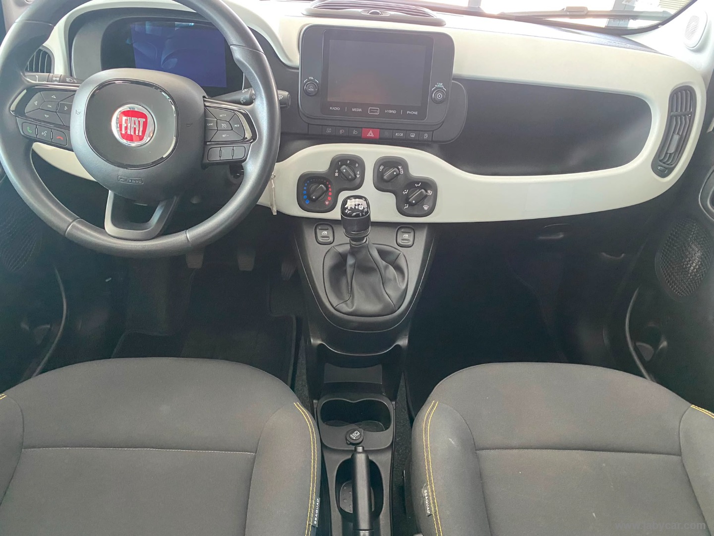 Fiat Panda 1.0 FireFly S&S Hybrid Pandina - Immagine 17
