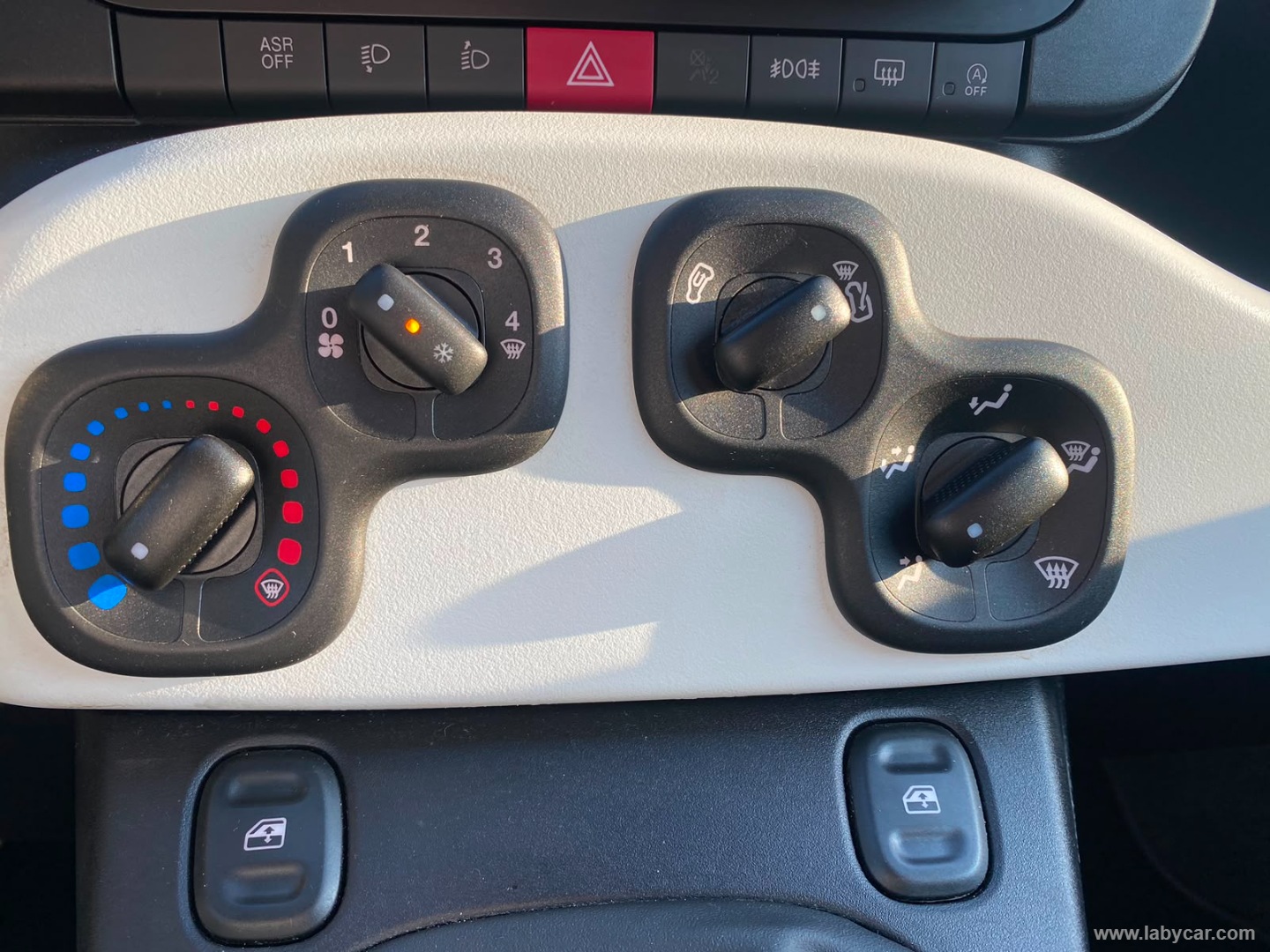 Fiat Panda 1.0 FireFly S&S Hybrid Pandina - Immagine 17