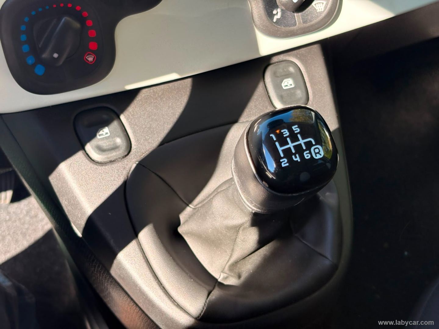 Fiat Panda 1.0 FireFly S&S Hybrid Pandina - Immagine 17