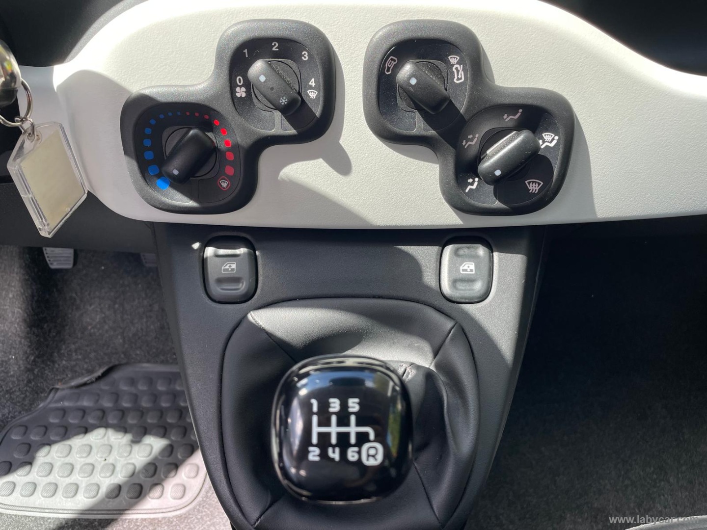 Fiat Panda 1.0 FireFly S&S Hybrid Pandina - Immagine 17