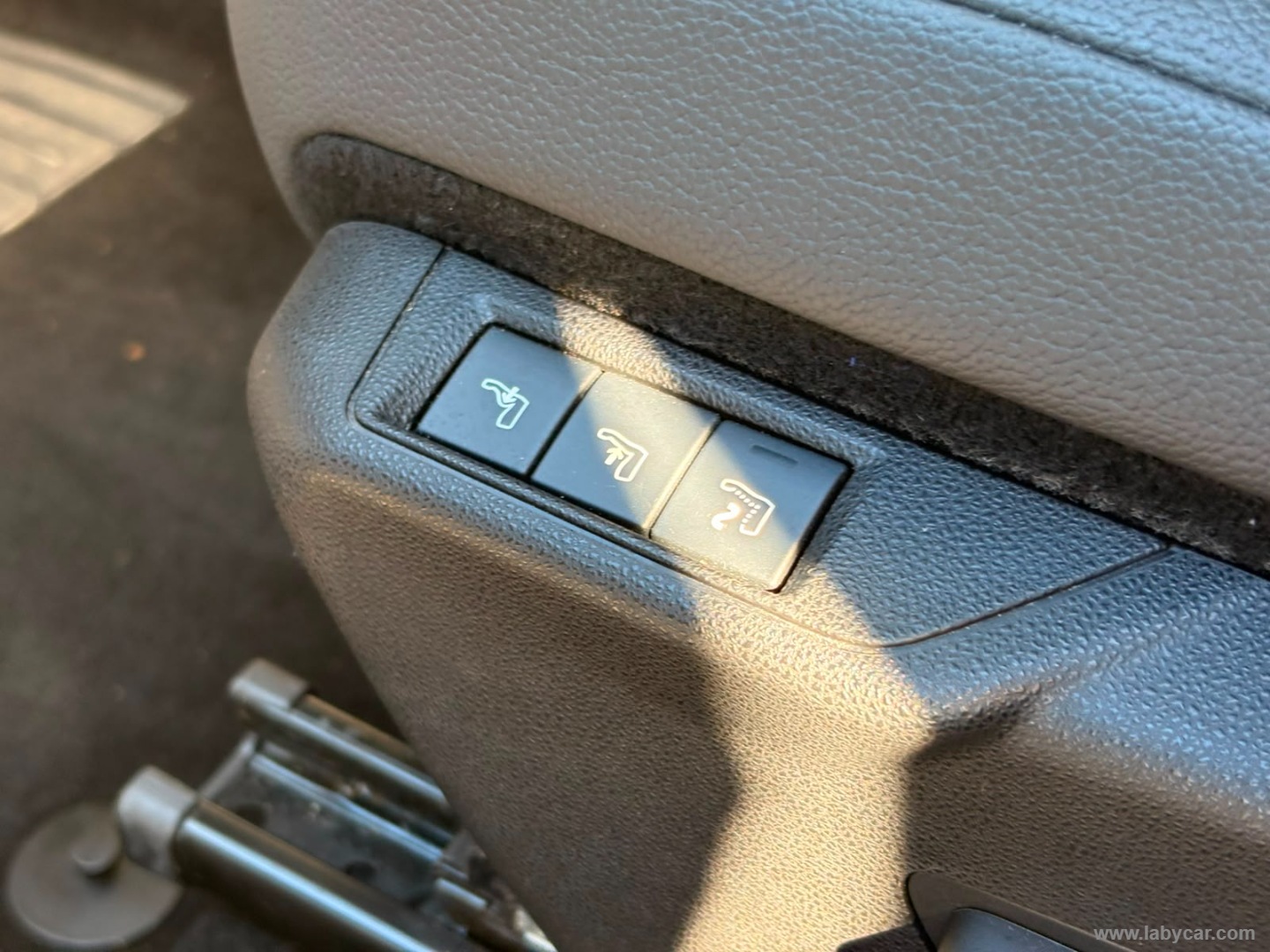 Jeep Avenger 1.2 Turbo Altitude - Immagine 17
