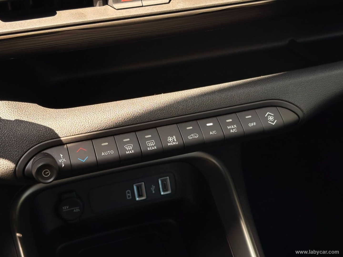 Jeep Avenger 1.2 Turbo Altitude - Immagine 17