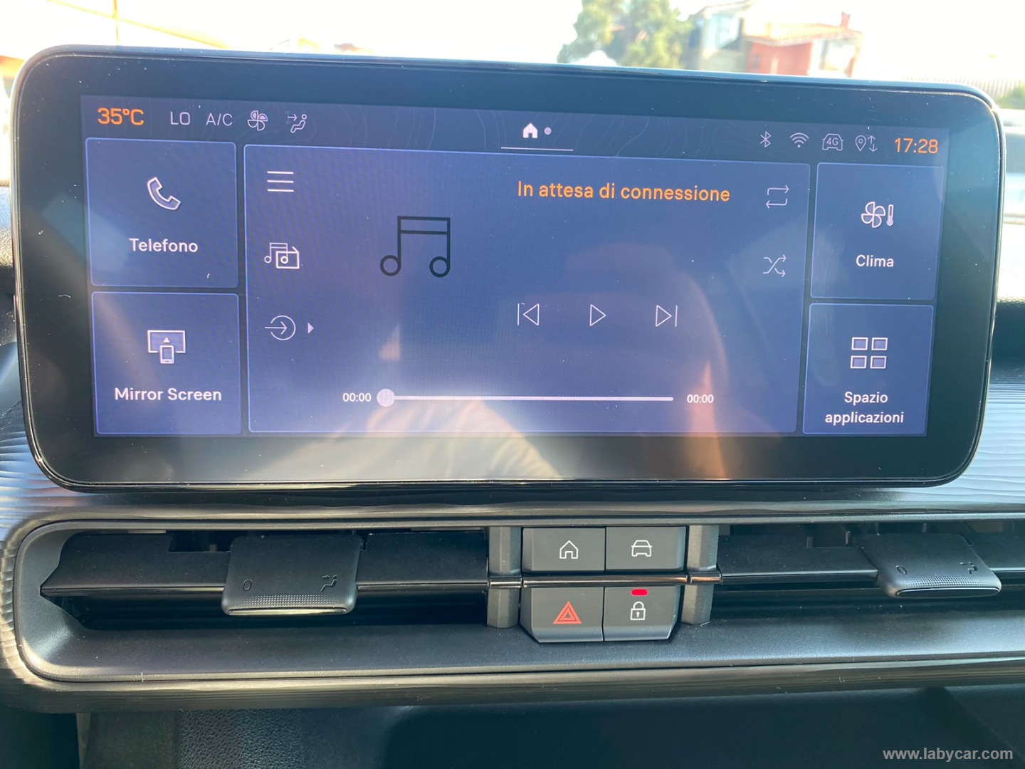 Jeep Avenger 1.2 Turbo Altitude - Immagine 17