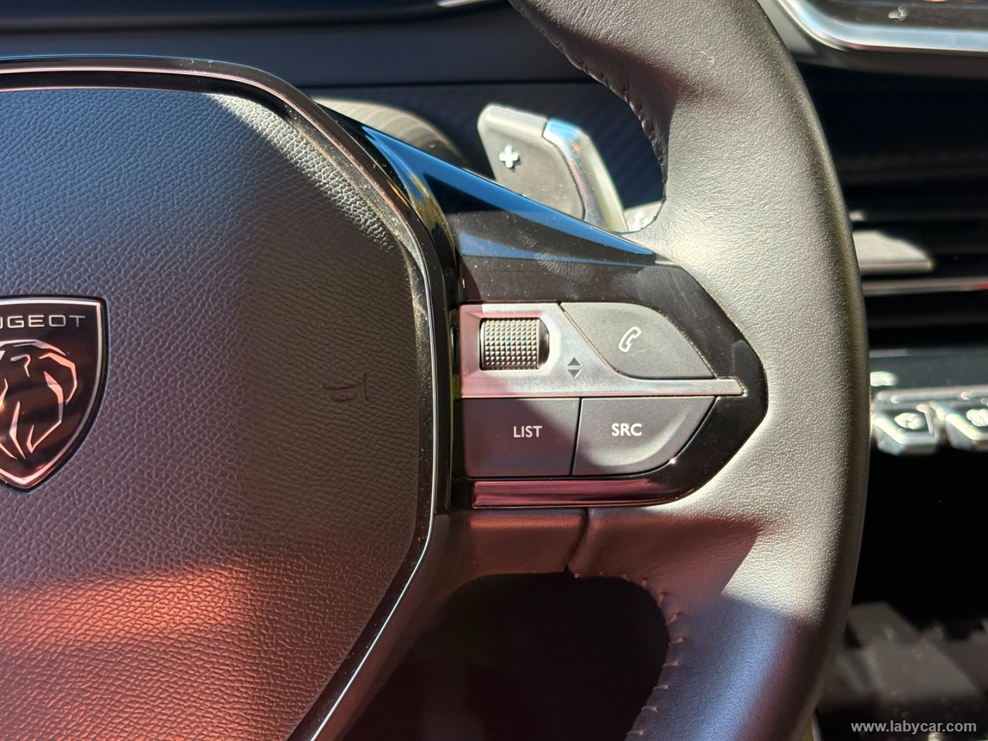 Peugeot 208 Hybrid 110 e-DCS6 Allure - Immagine 17