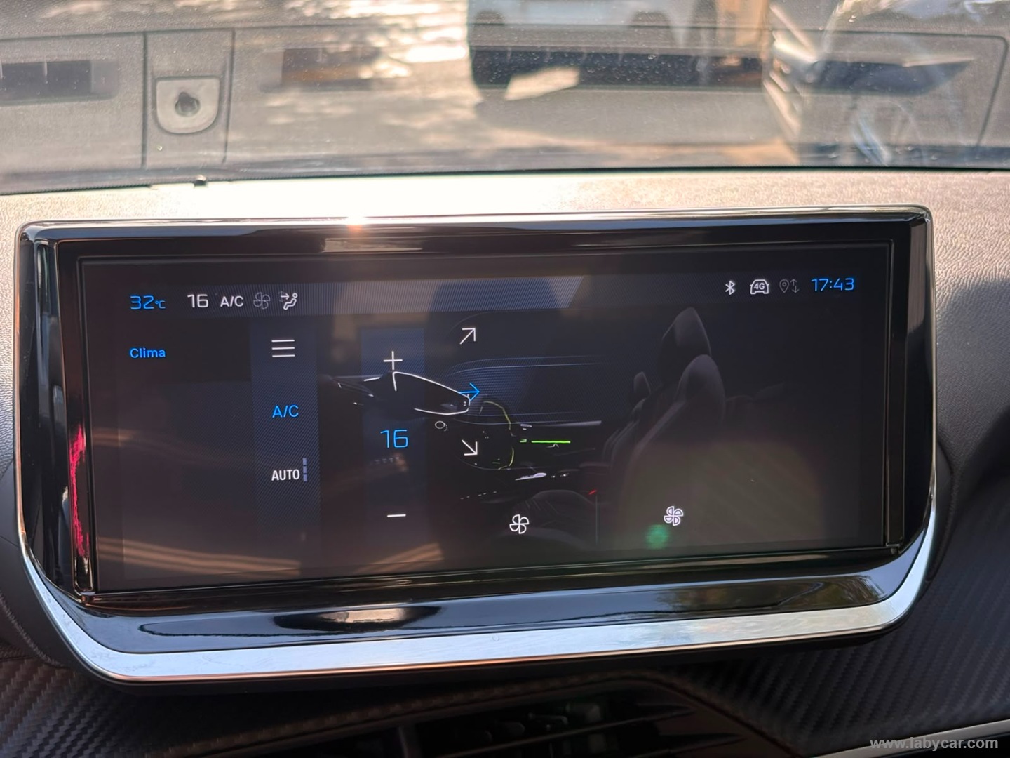 Peugeot 208 Hybrid 110 e-DCS6 Allure - Immagine 17