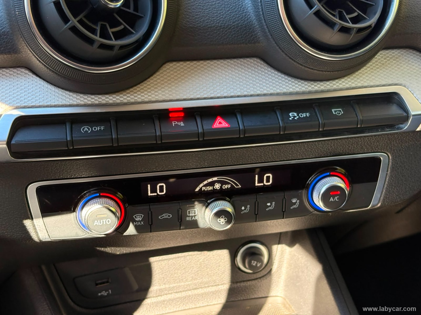 Audi Q2 30 TDI S tronic Admired - Immagine 17