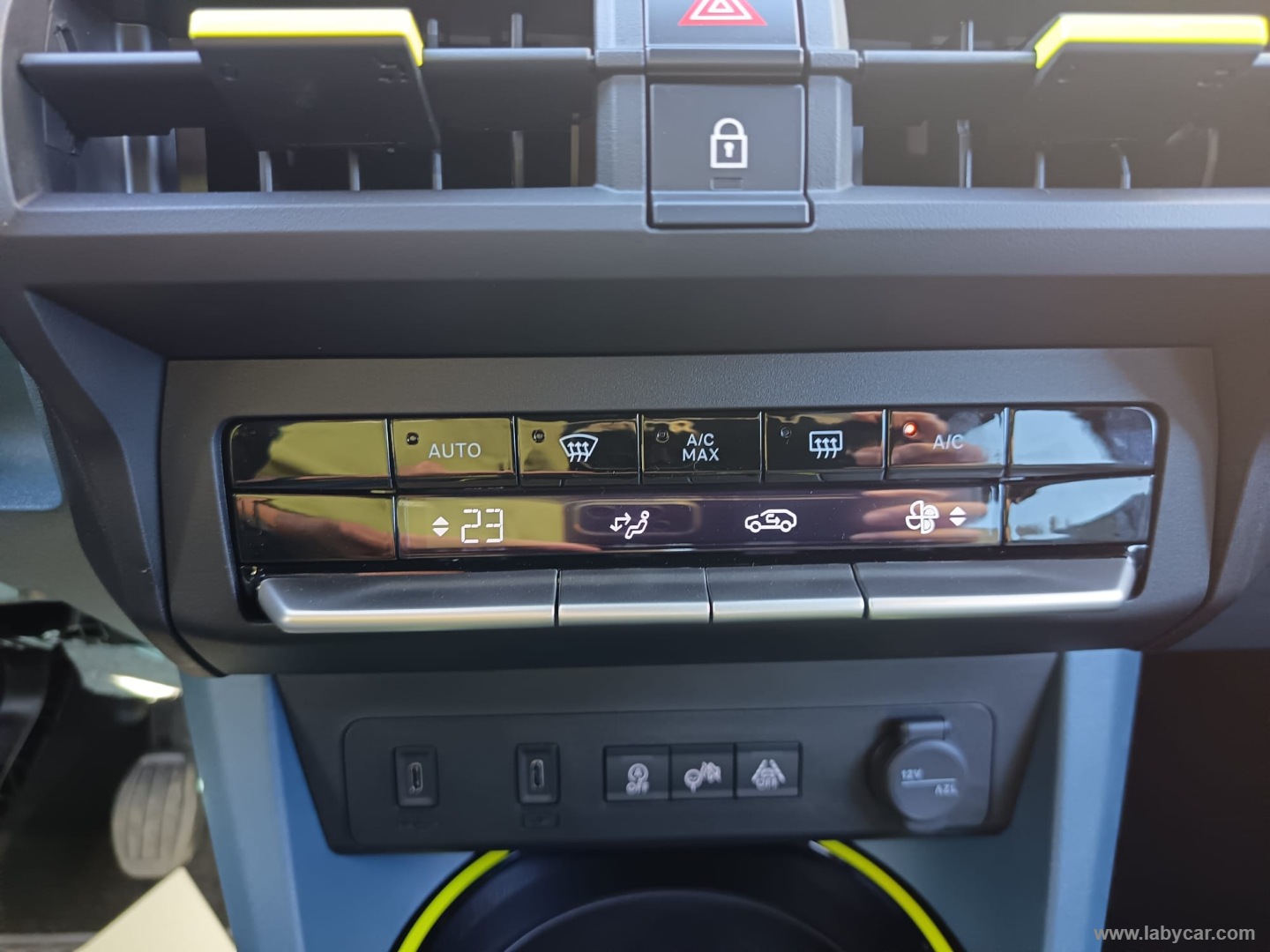 Fiat Grande Panda 1.2 100 CV S&S La Prima - Immagine 17