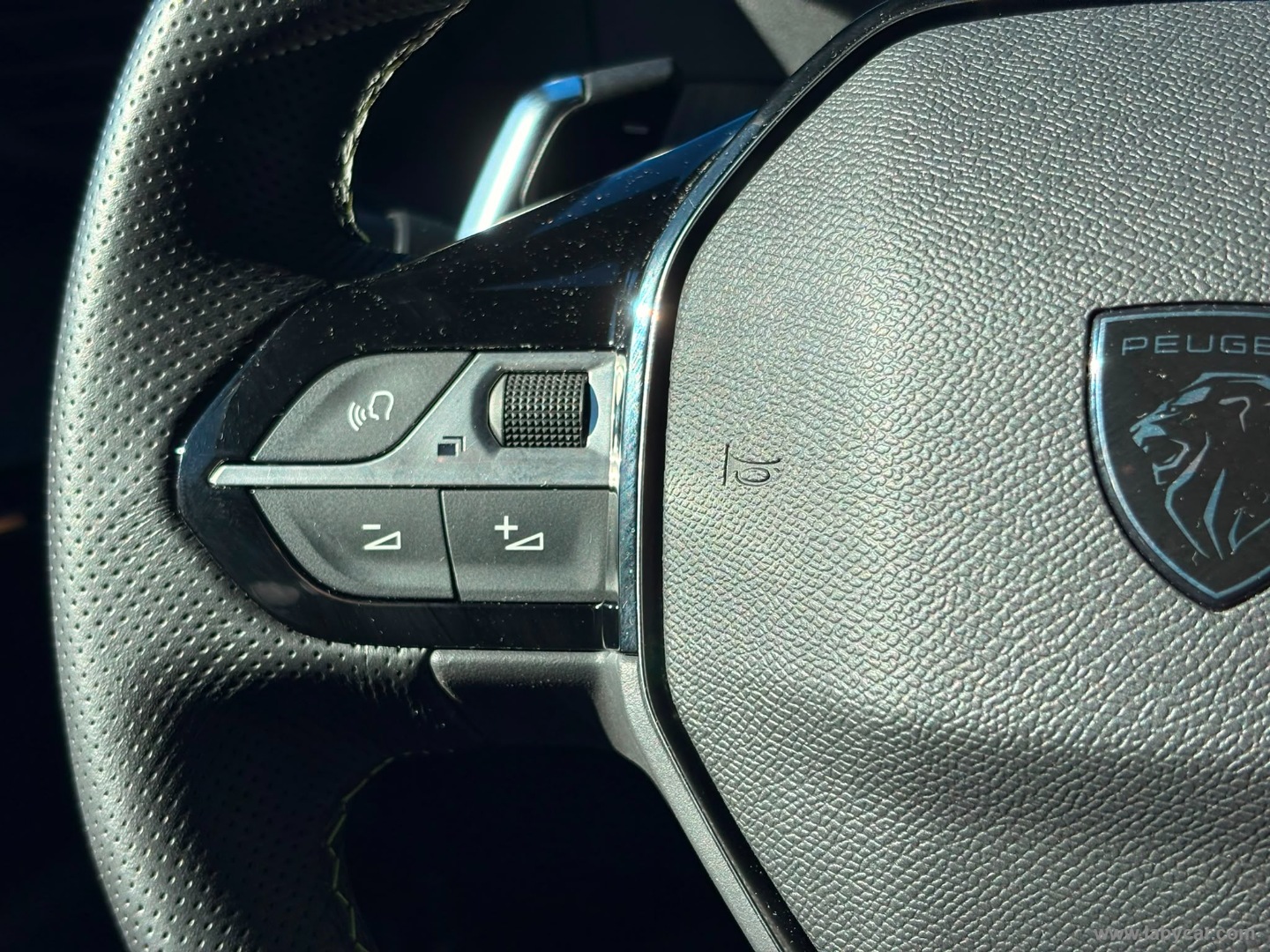 Peugeot 2008 PureTech 130 S&S EAT8 GT - Immagine 17