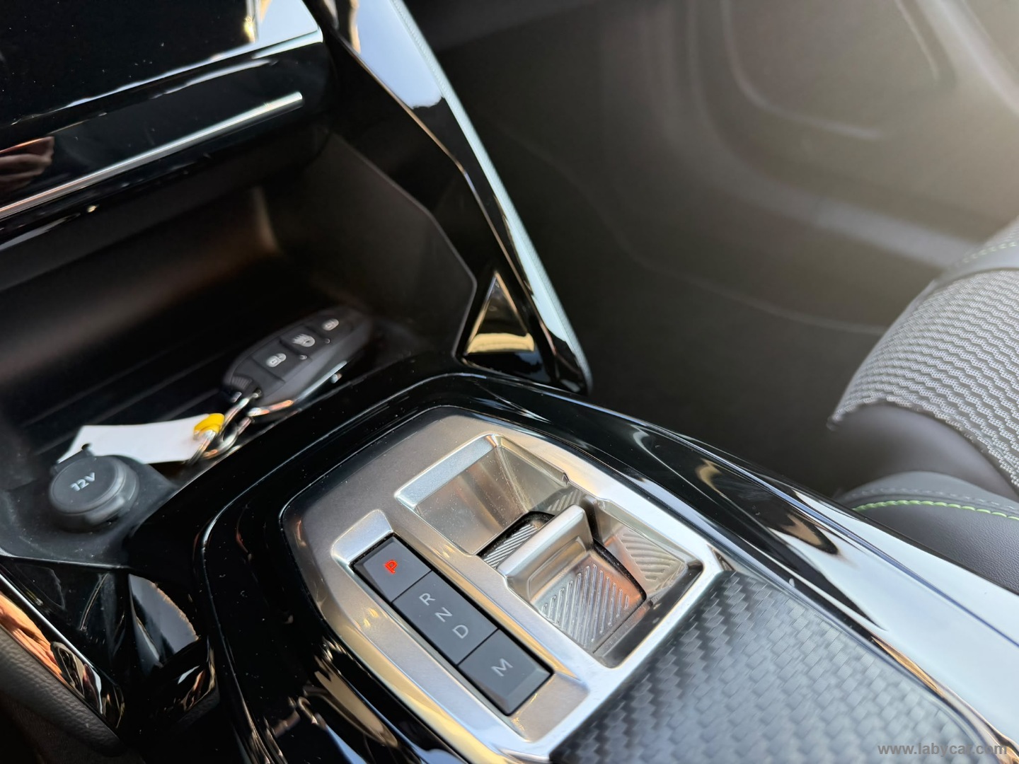 Peugeot 2008 PureTech 130 S&S EAT8 GT - Immagine 17
