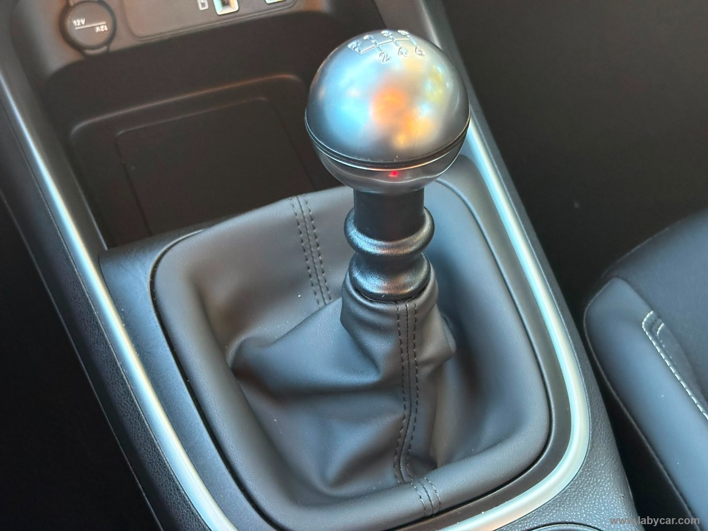 Jeep Avenger 1.2 Turbo Altitude - Immagine 17