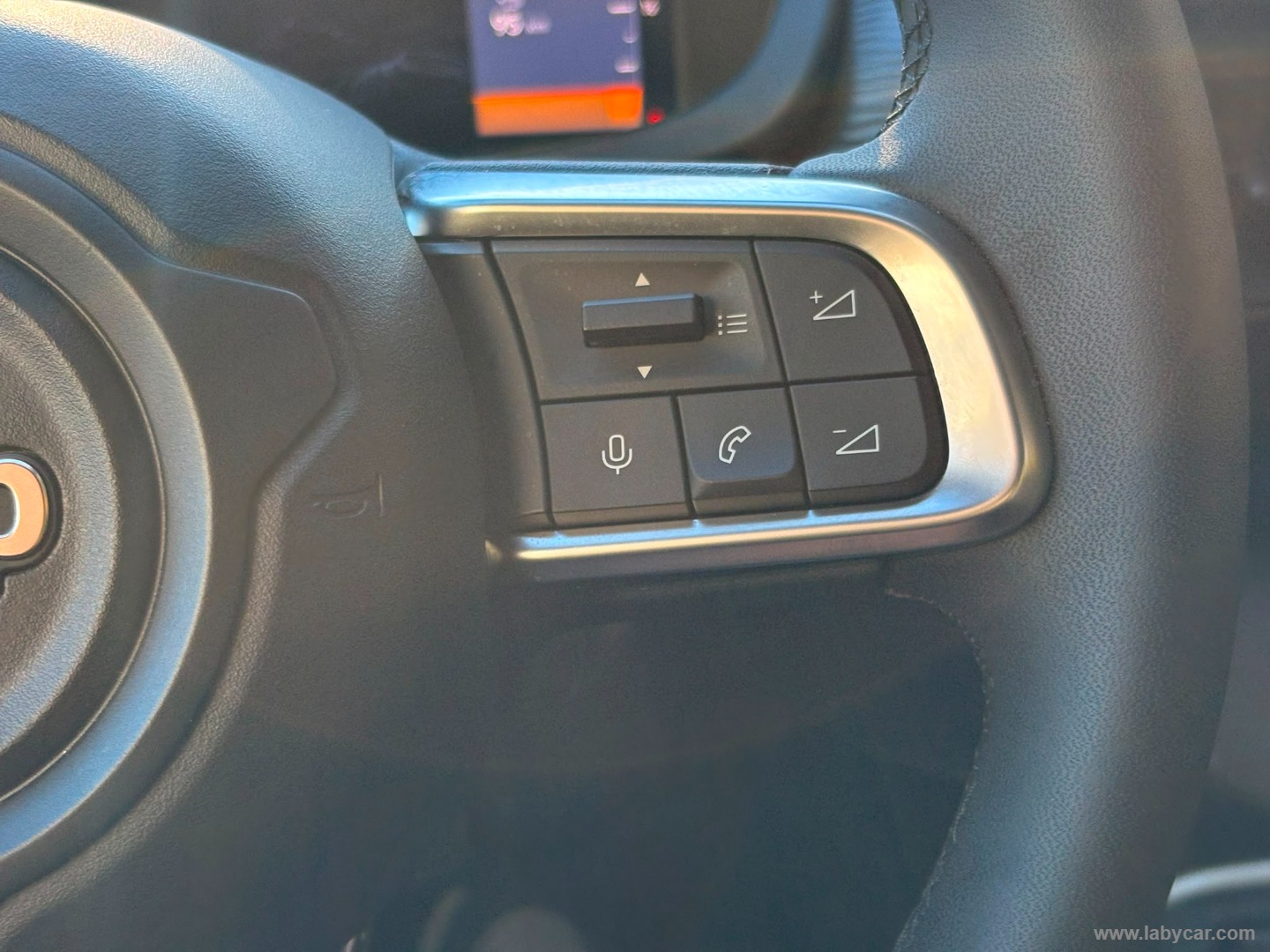 Jeep Avenger 1.2 Turbo Altitude - Immagine 17