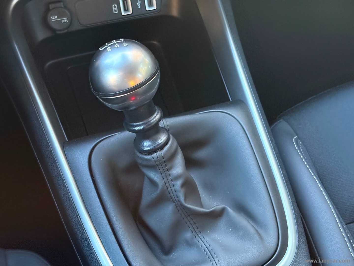 Jeep Avenger 1.2 Turbo Altitude - Immagine 17