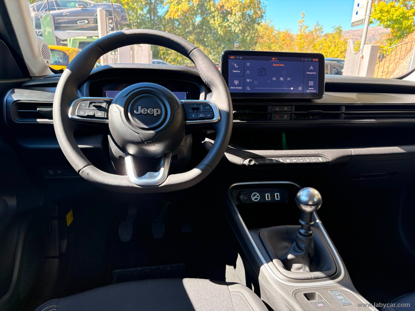 Jeep Avenger 1.2 Turbo Altitude - Immagine 17