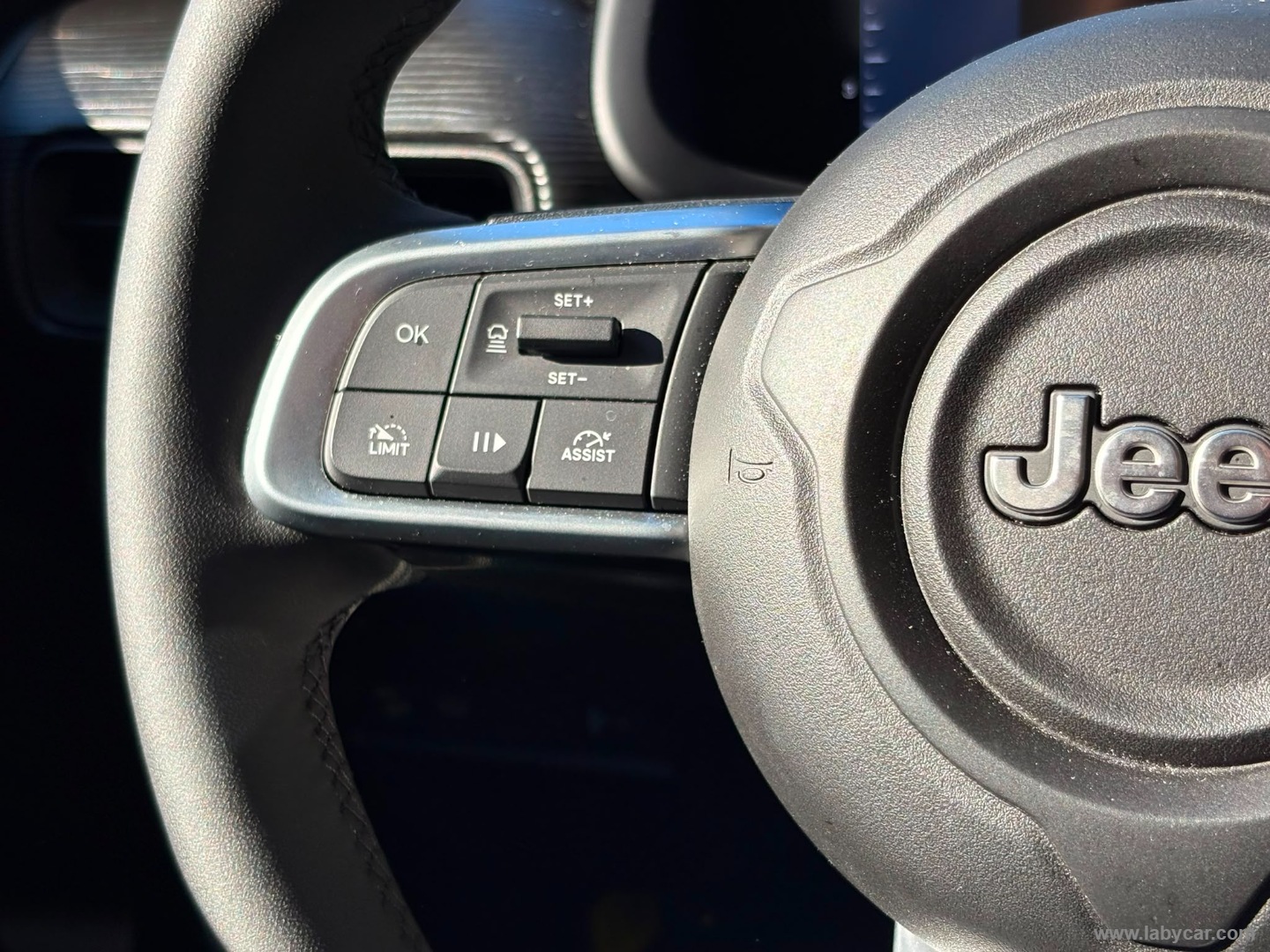 Jeep Avenger 1.2 Turbo Altitude - Immagine 17