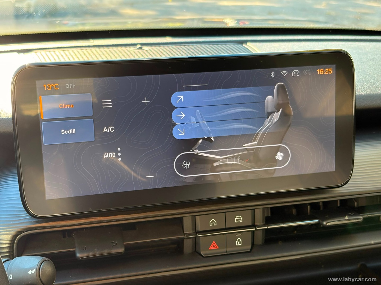 Jeep Avenger 1.2 Turbo Altitude - Immagine 17