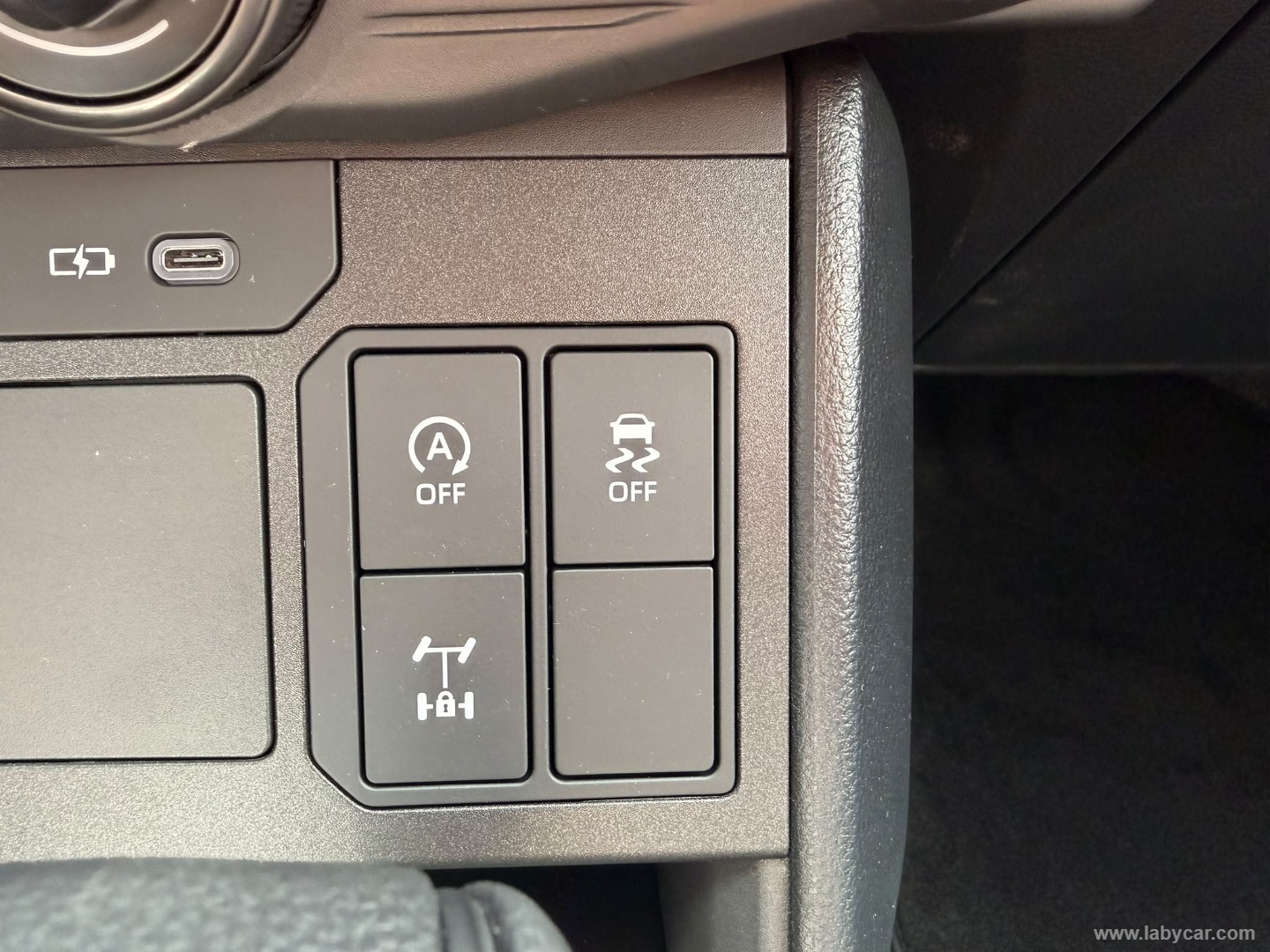 Toyota Hilux 2.8 D-4D 48V A/T 4WD DC Hilux - Immagine 17