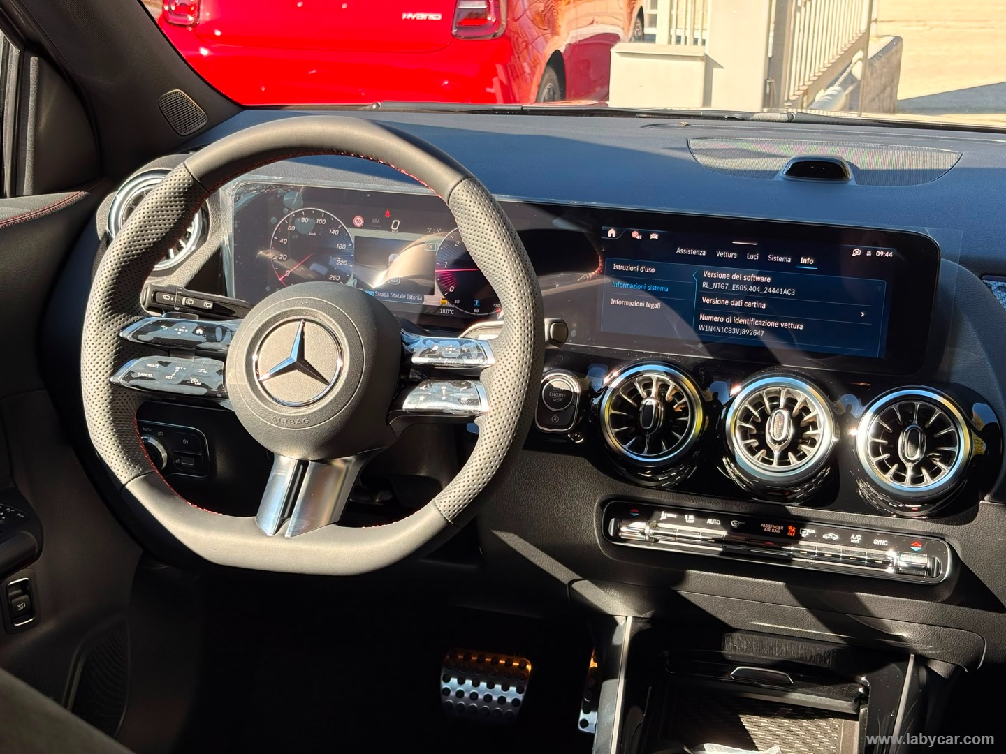 Mercedes-Benz Classe GLA 200 d Automatic AMG Line Extra - Immagine 17