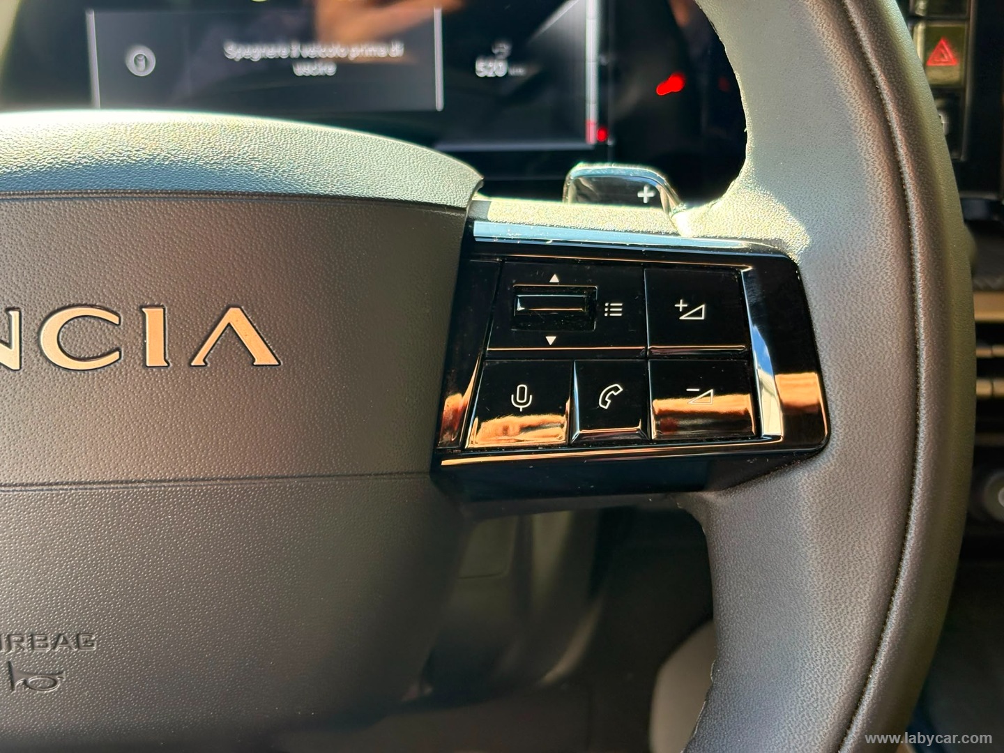 Lancia Ypsilon Hybrid e-DCT LX - Immagine 17