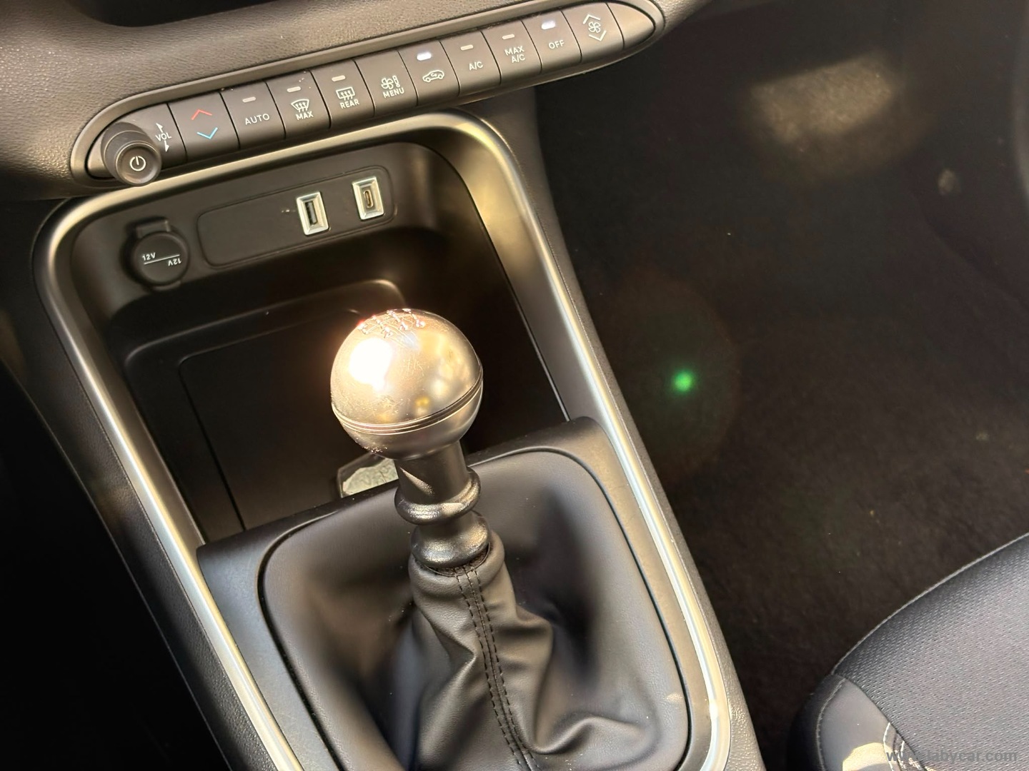 Jeep Avenger 1.2 Turbo Altitude - Immagine 17