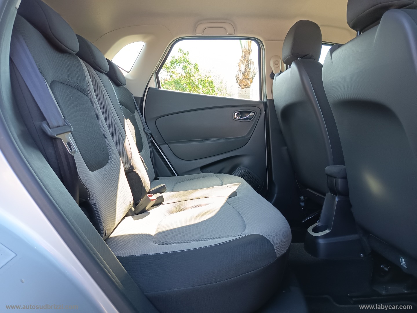 Captur 1.5 dCi 8V 90 CV S&S Live NAVI - immagine 17