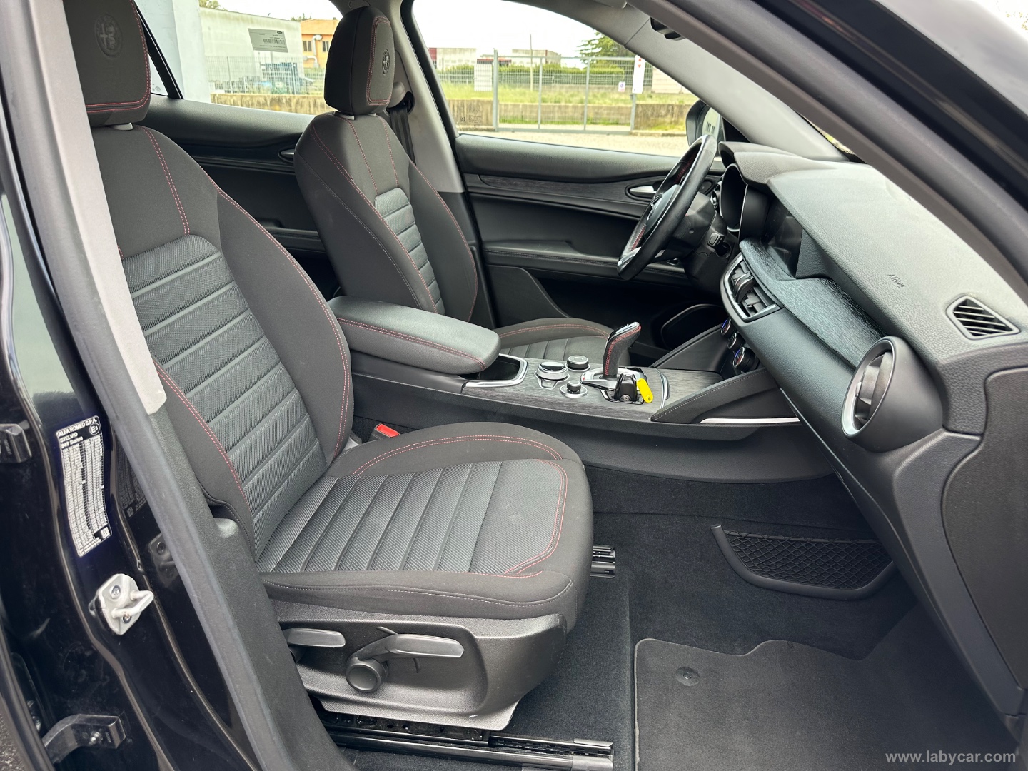 Stelvio 2.2 T.diesel 160CV AT8 RWD R.Ed. - immagine 17