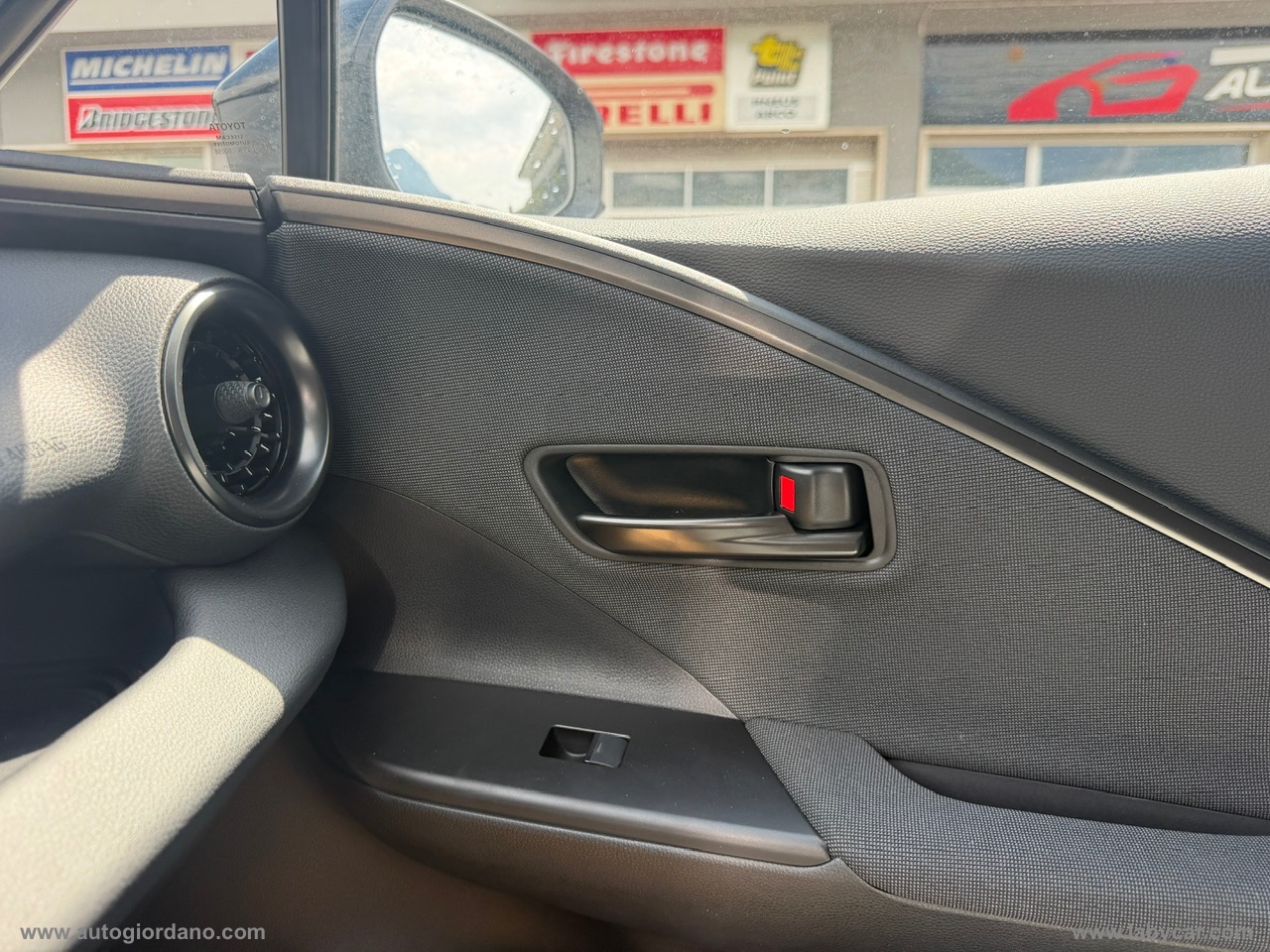 C-HR 1.8 HV Trend - immagine 17