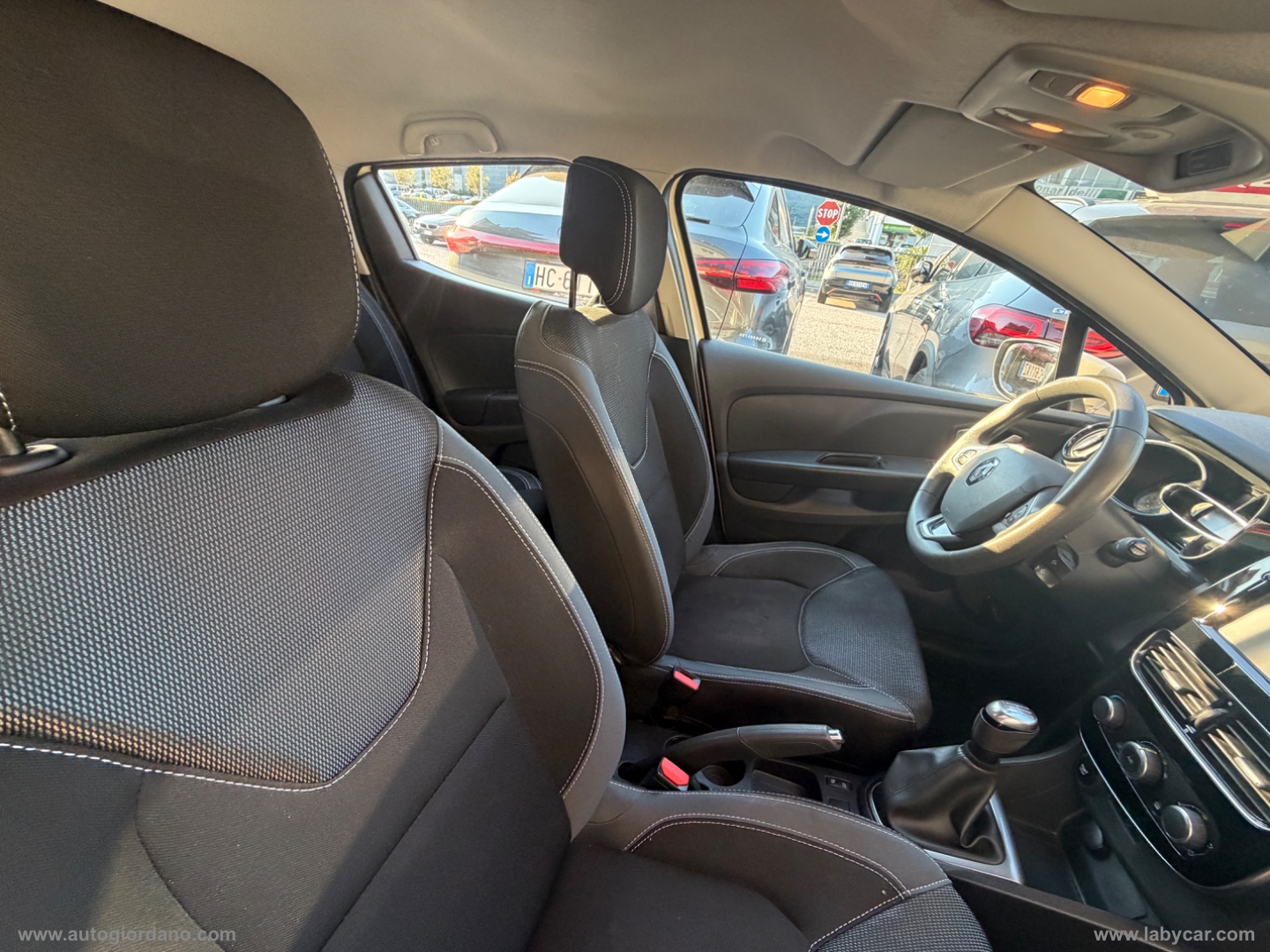 Clio 1.2 75 CV 5p. Life - immagine 17