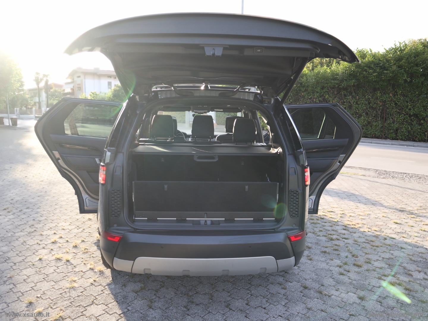 Discovery 3.0 TD6 249 CV HSE Luxury 7 POSTI - immagine 17