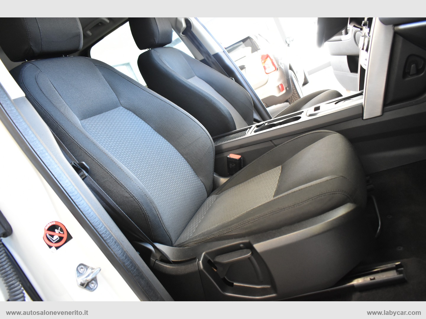 Discovery Sport 2.2 TD4 SE - immagine 17