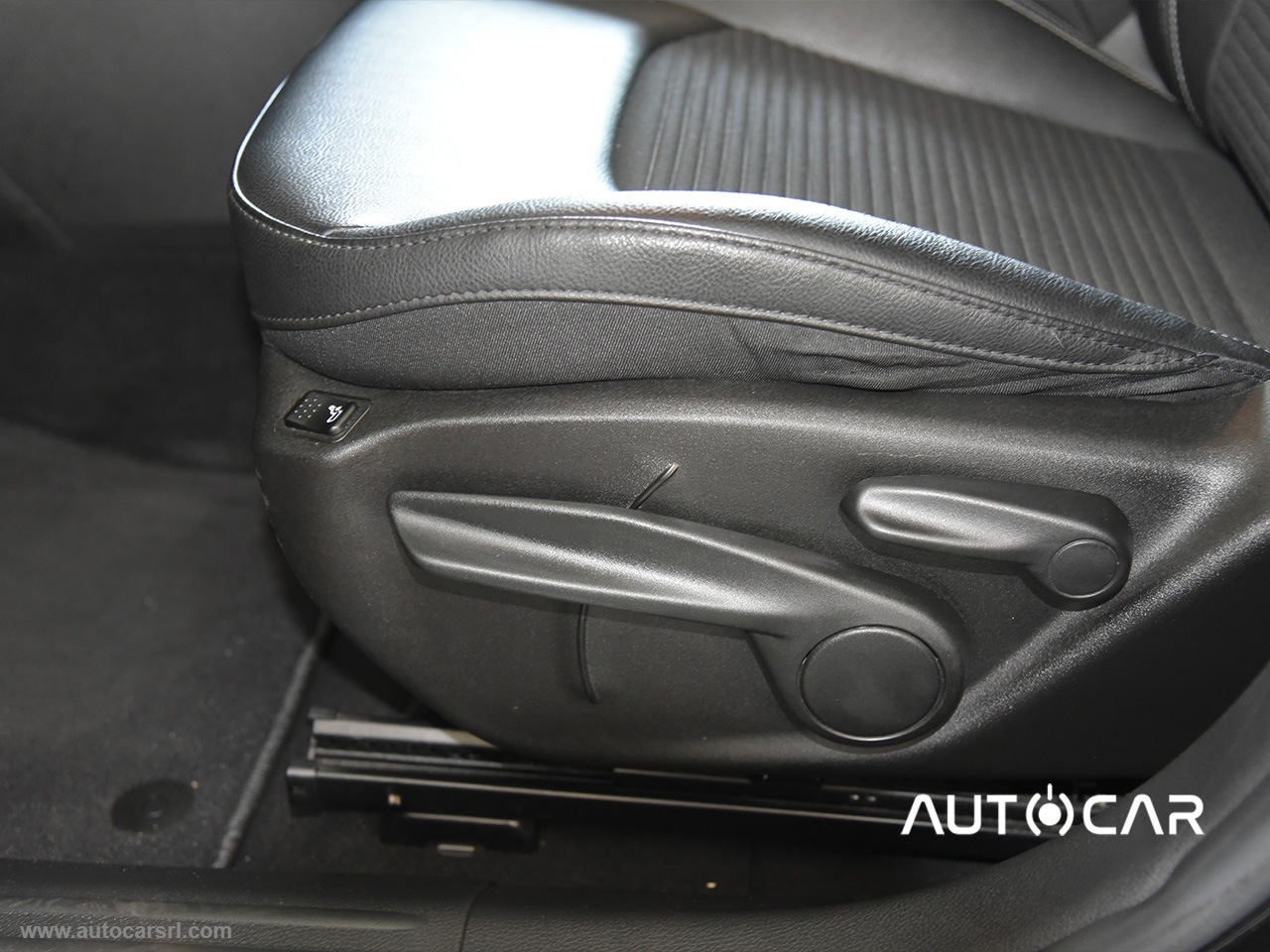 Compass 1.6 Mjt II 2WD Limited - immagine 17