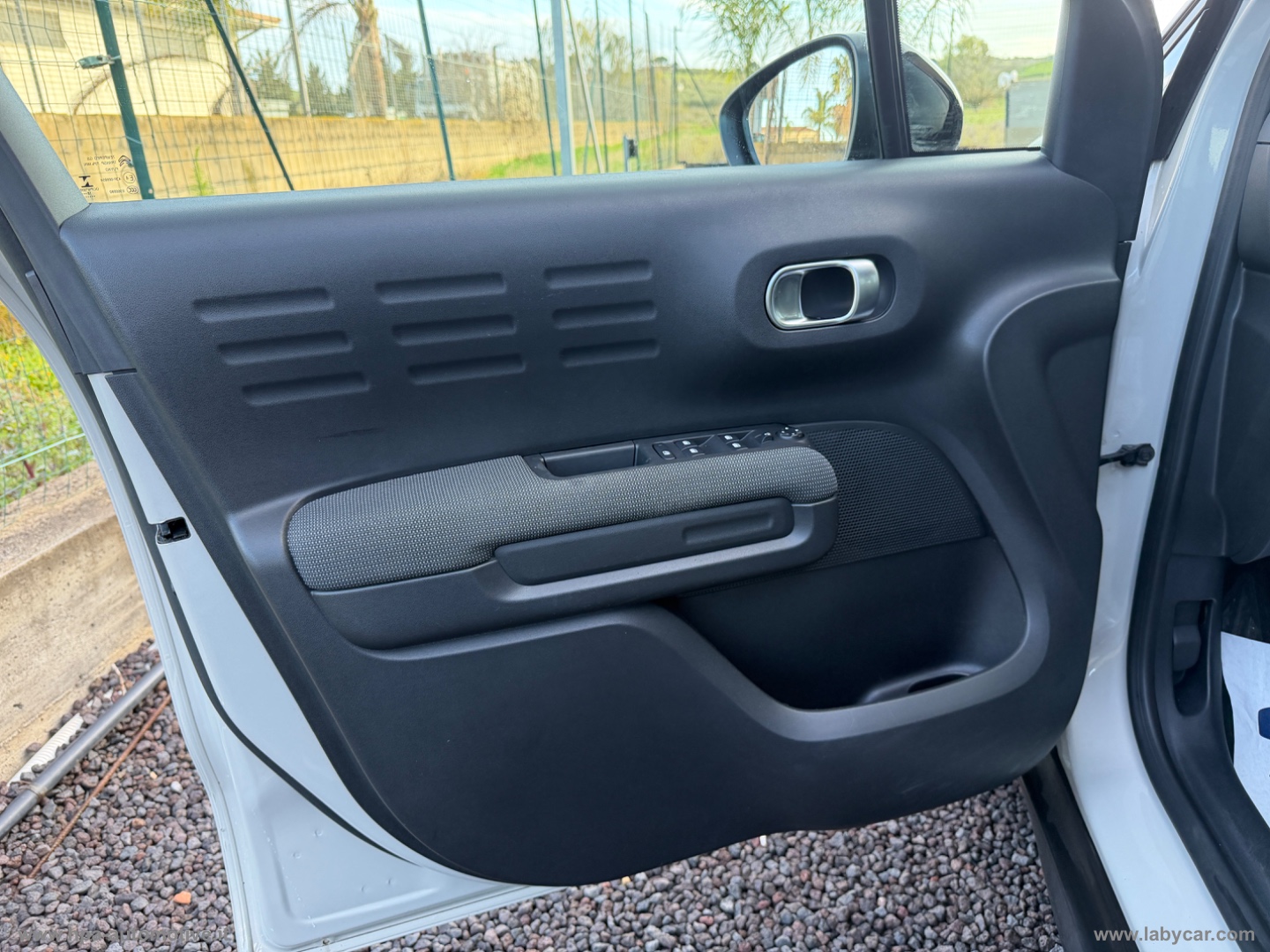 C3 Aircross BlueHDi 100 S&S Shine - immagine 17