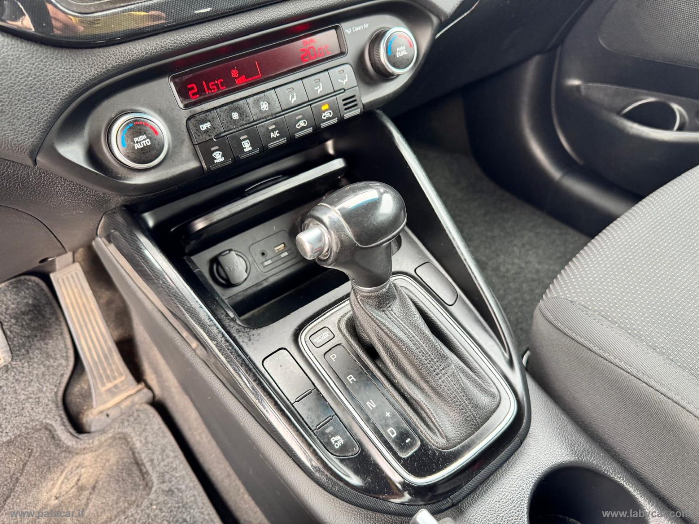 Carens 1.7 CRDi 136 CV Auto Class - immagine 17