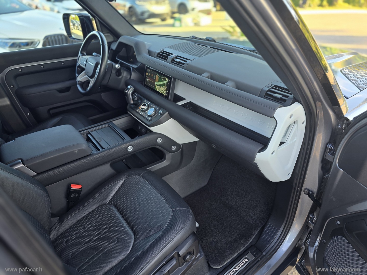 Defender 110 3.0D I6 250 CV X-Dynamic S - immagine 17