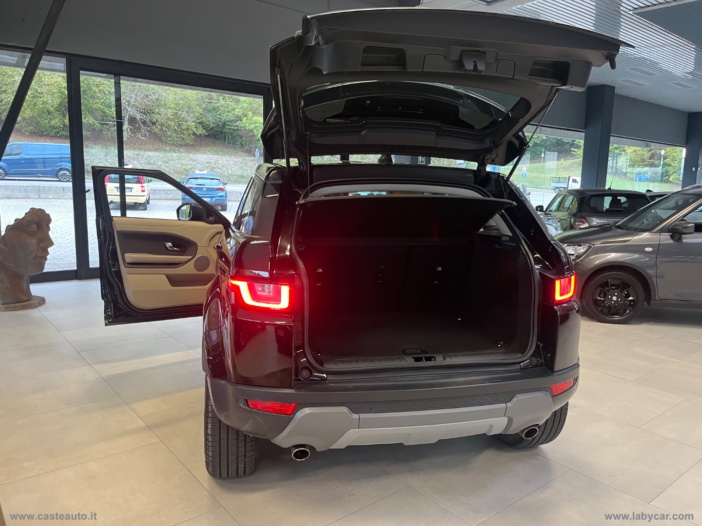 RR Evoque 2.0 TD4 150 CV 5p. Bs Ed. SE AUTOCARRO - immagine 17