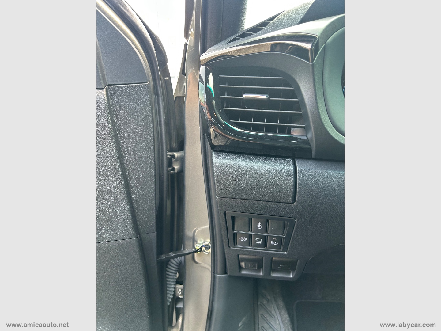 Hilux 2.8 D-4D 48V A/T 4WD DC Invincible - immagine 17