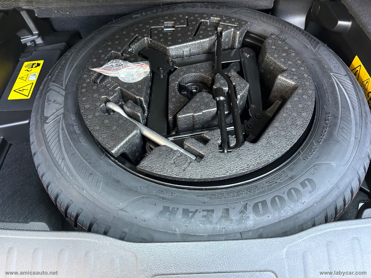 Renegade 1.3 T4 240CV PHEV 4xe AT6 Over. SOLO KM 2.300 - immagine 17