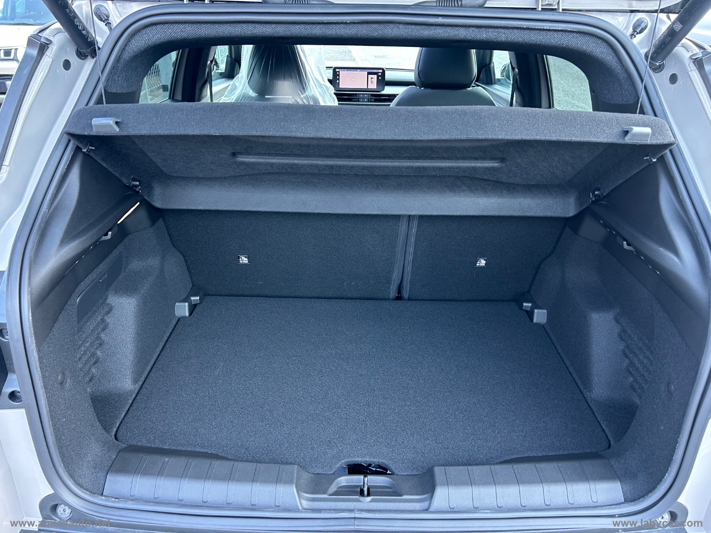 Avenger 1.2 Turbo 110CV e-Hybr. Summit VERNICE BICOLORE GRIGIO STONE/TETTO NERO - immagine 17