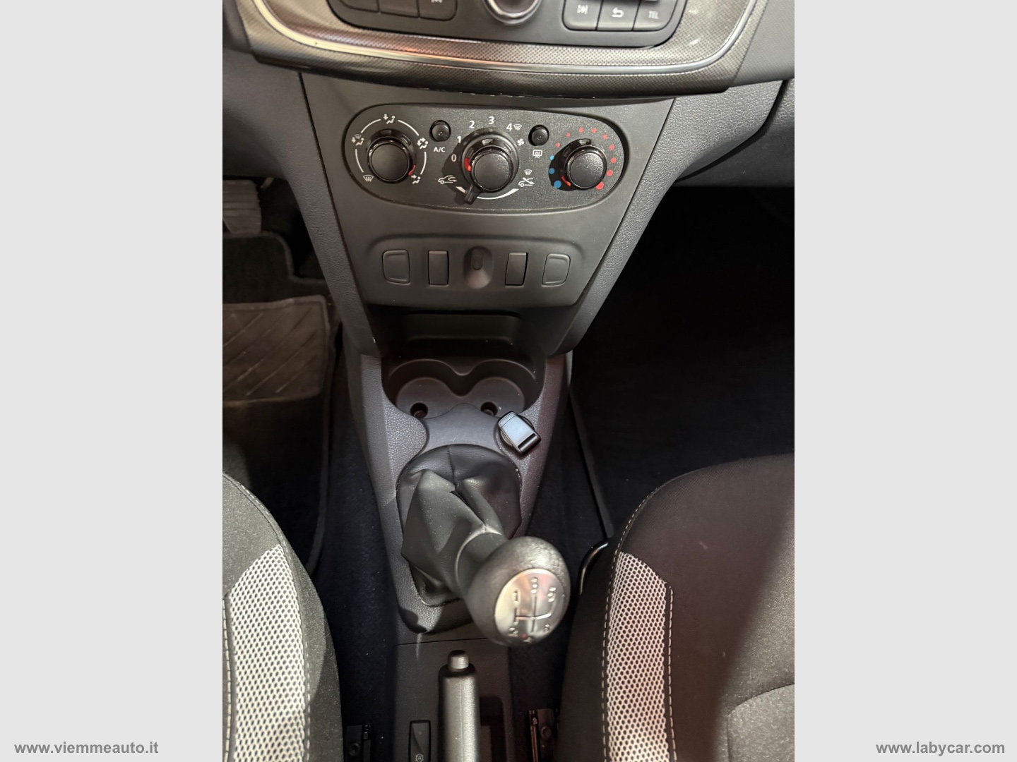 Sandero Stepway 1.0 SCe 75CV Access - immagine 17