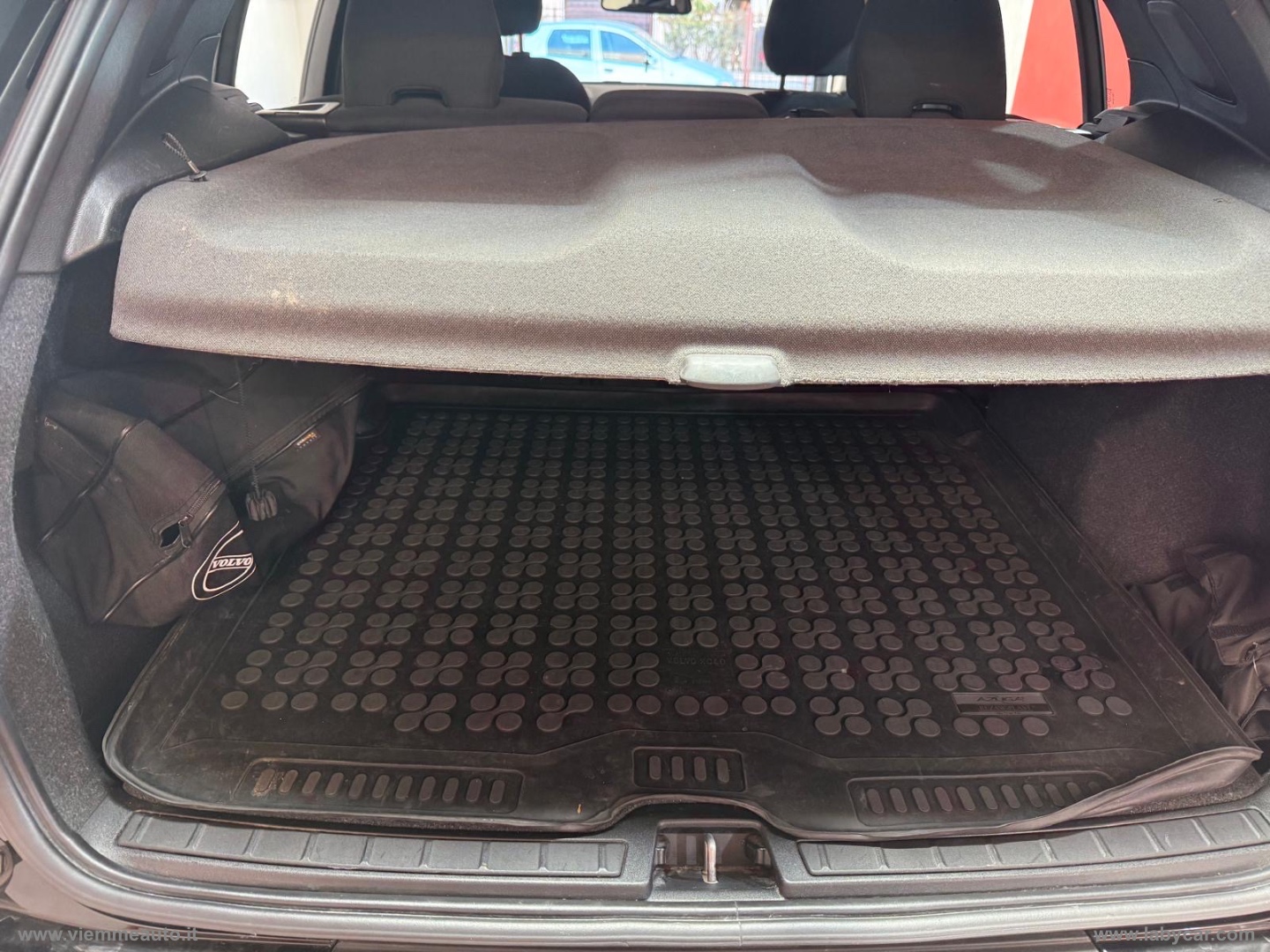 XC40 D3 R-design - immagine 17