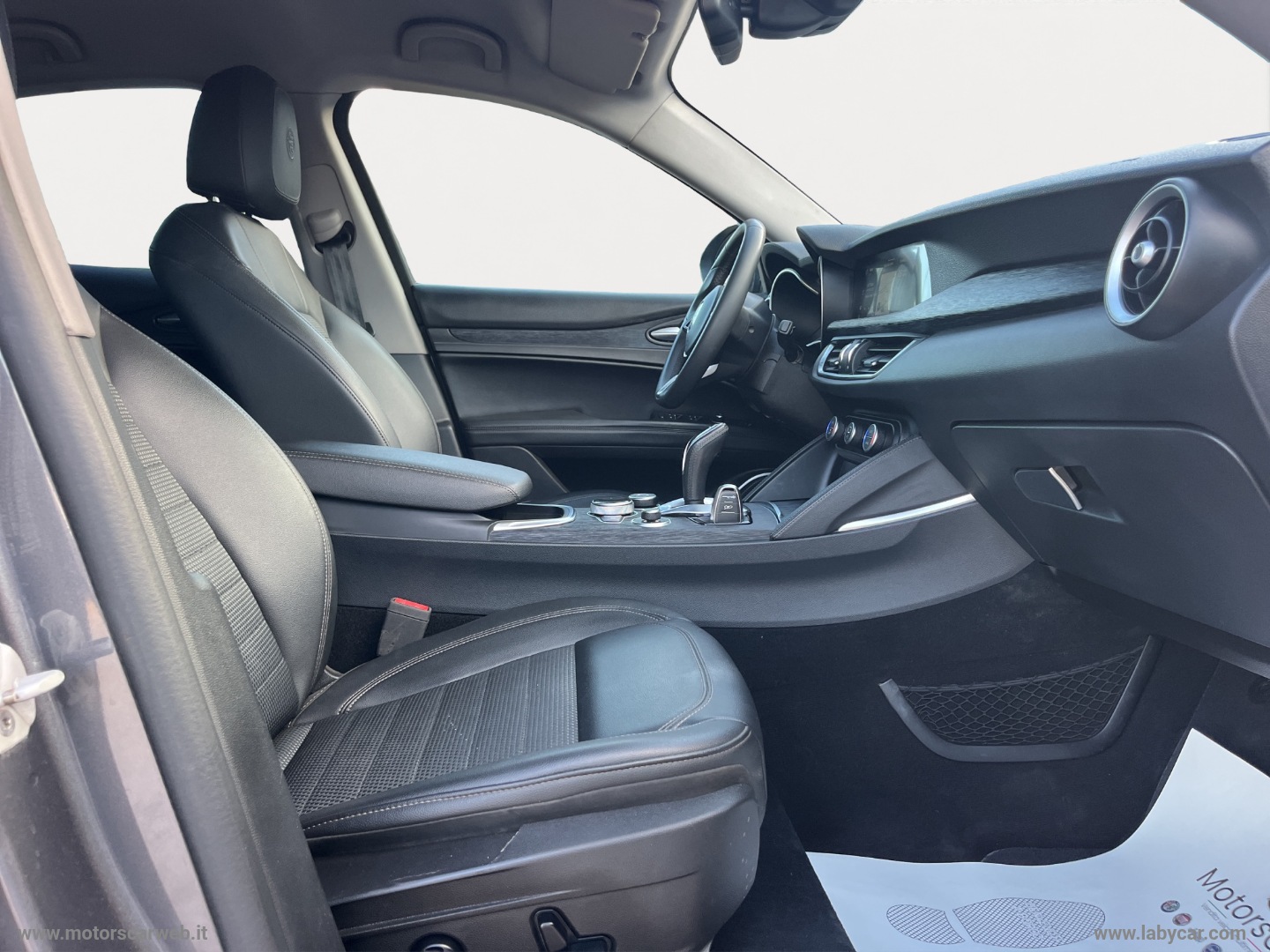 Stelvio 2.2 T.diesel 190 CV AT8 Q4 Bus. - immagine 17