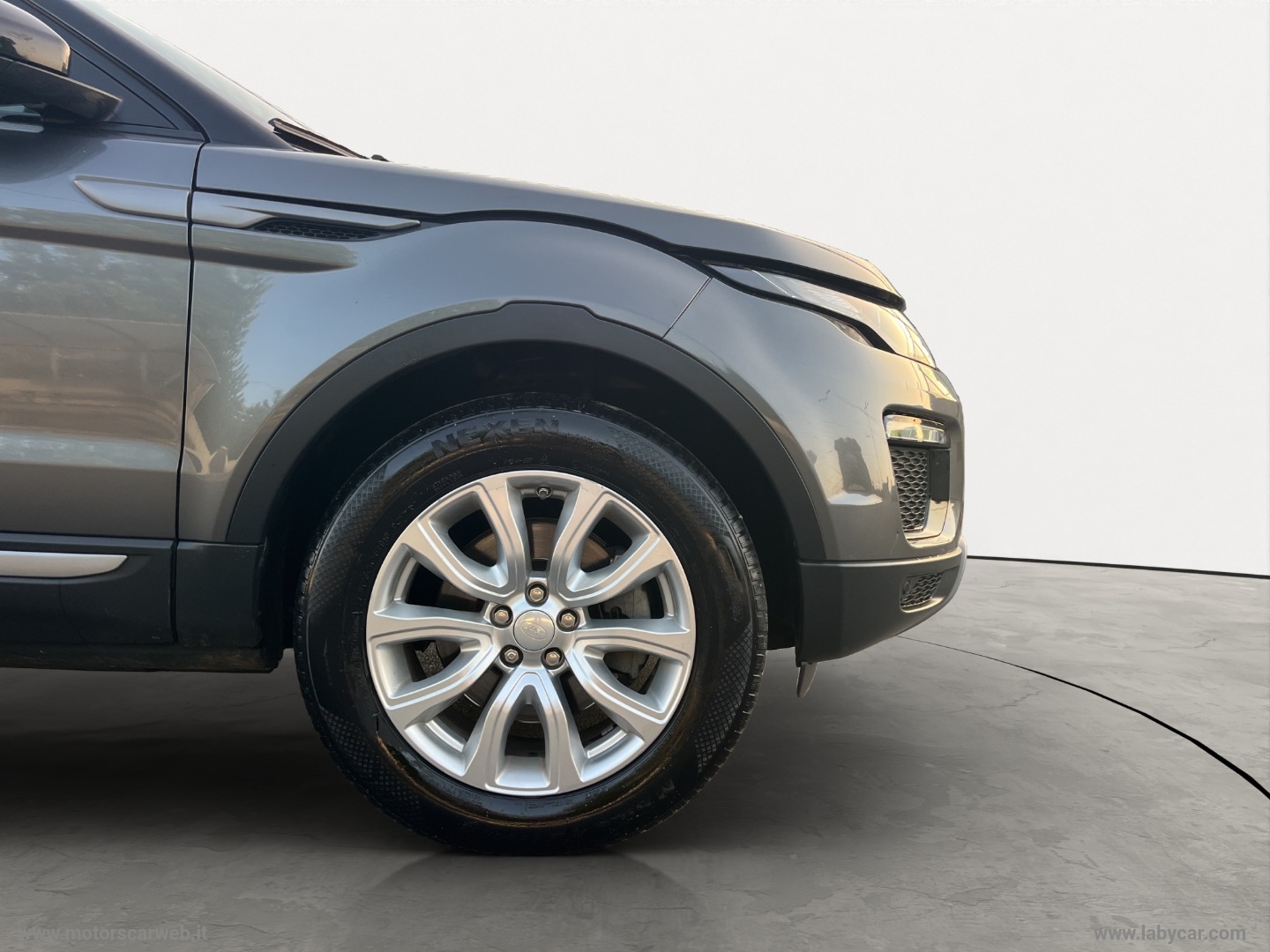 RR Evoque 2.0 TD4 150 CV 5p. Bs Ed. SE - immagine 17