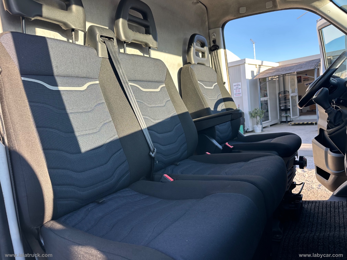 Daily 33S14S 2.3FURGONE MAXI VOLUME HI-MATIC - immagine 17