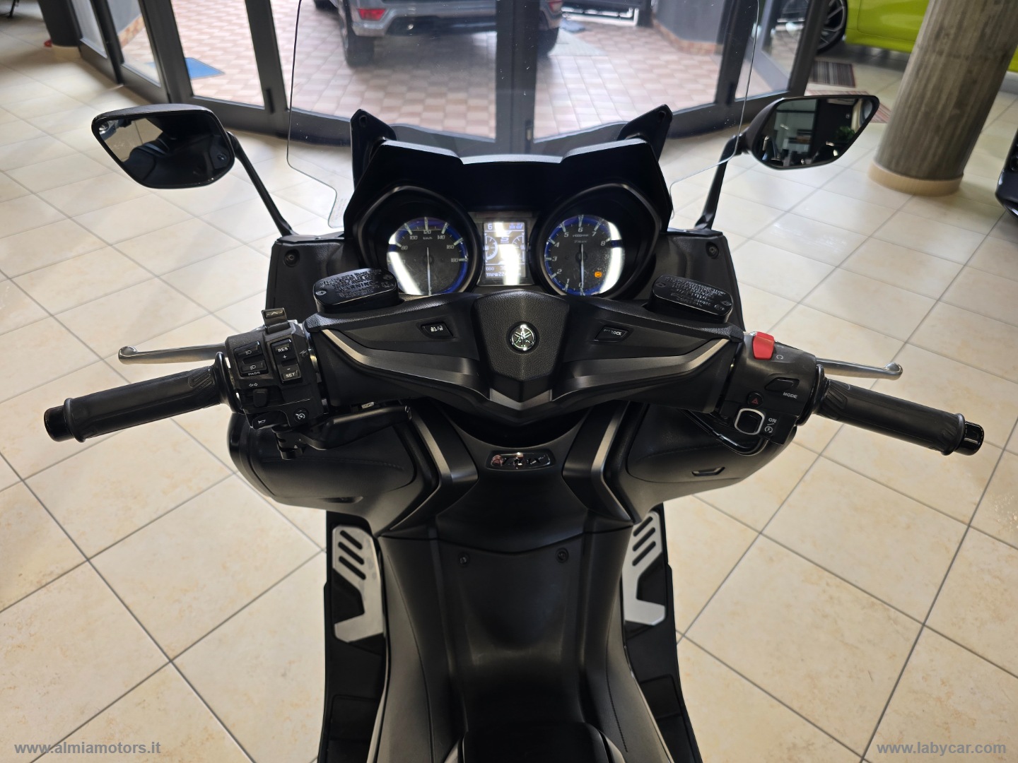 T Max 560 - immagine 17