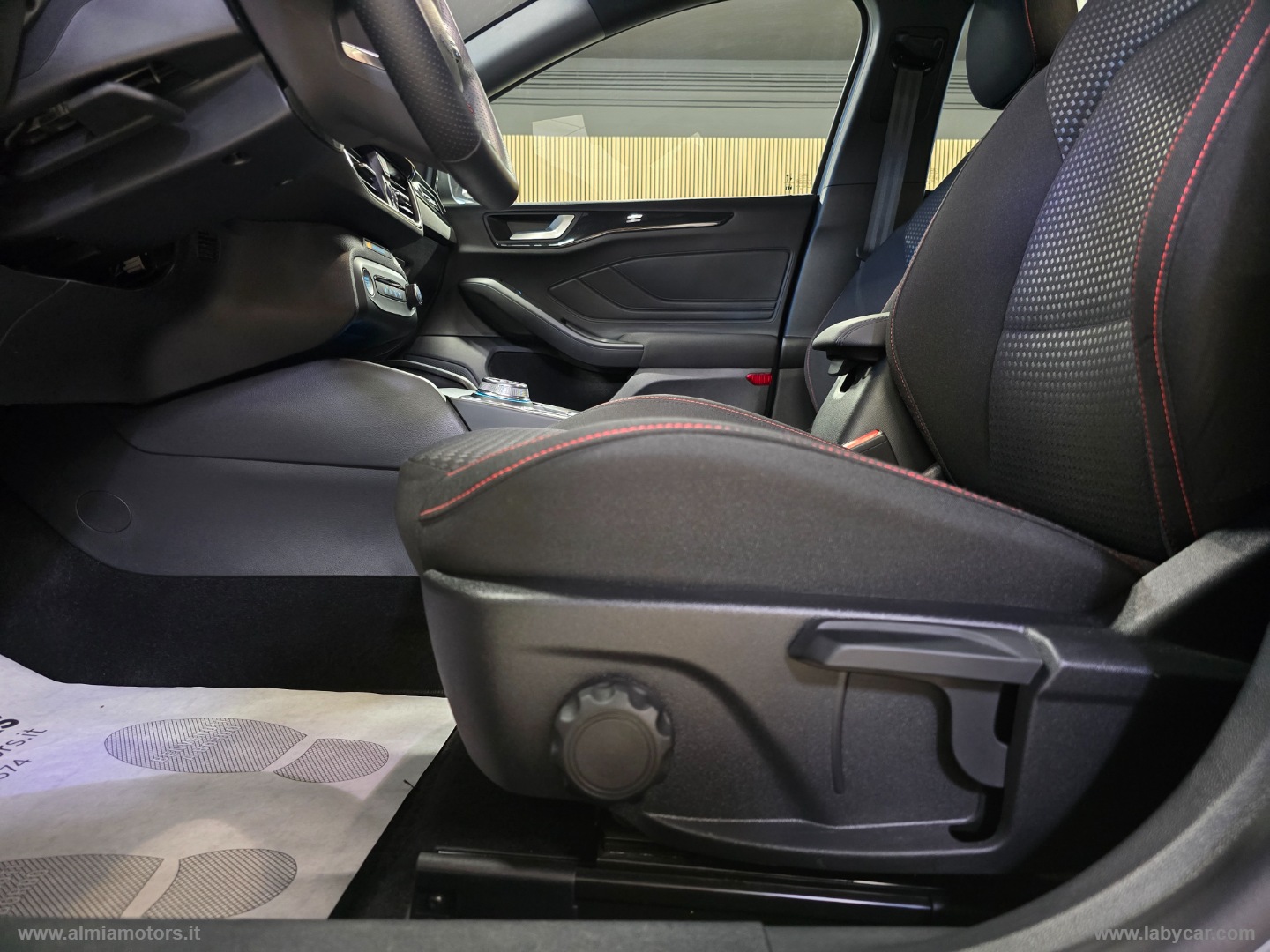 Focus 1.5 EcoBlue 115CV aut. 5p. ST-Line - immagine 17
